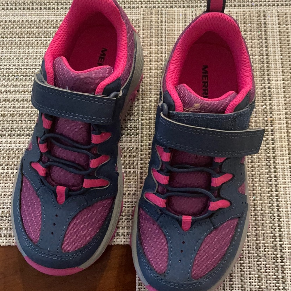 New kids shoes size 12